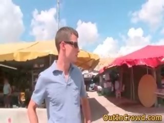 Jovens depilados público homossexual a foder em o flea mercado 1 por outincrowd