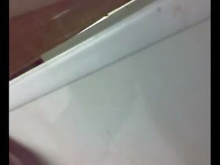 Piacevole bionda scopa in pubblico bagno mov