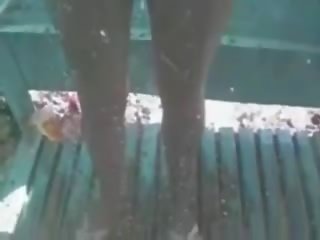 Ongelooflijk bips kuiken het nemen een douche op verborgen camera