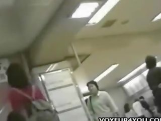 ญี่ปุ่น เมียน้อย มองใต้กระโปรง กางเกงใน ลอบ videoed